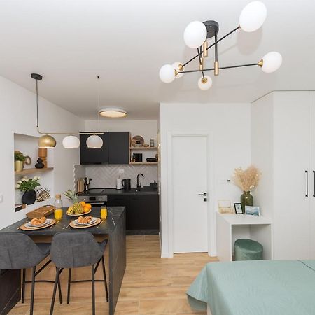 Studio Apartment Bianco, Near Beach, Free Parking, Wi-Fi Makarska Bagian luar foto